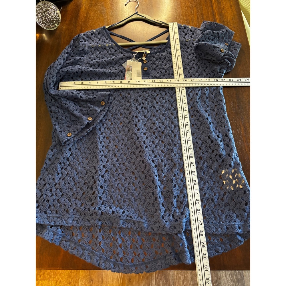 Simply Noelle Navy Blue Crochet Lace Tunic Top Henley Crisscross Back L/XL NWT - Picture 7 of 7